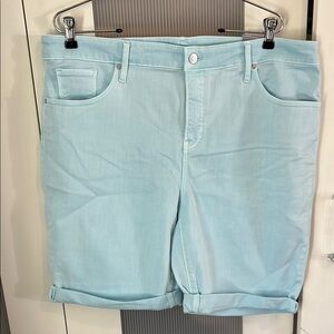NWT $70 Chico's Light Aqua Blue Jean Shorts So Slimming Girlfriend Shorts